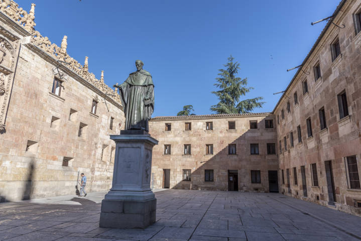 Salamanca 075 - plaza Fray Luis de Leon.jpg